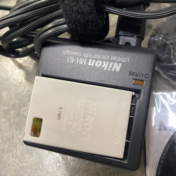 Nikon coolpik P90 digital camera with/ battery , charger and manual. - Picture 16 of 17